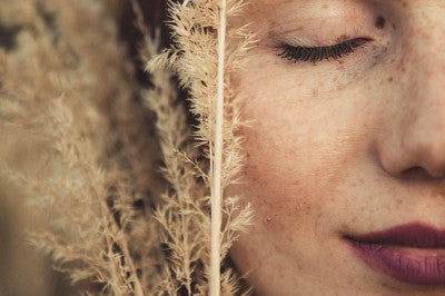 las manchas en el labio superior